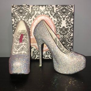 💎💎SEXY BORDELLO SILVER/RHINESTONE PUMPS💎💎